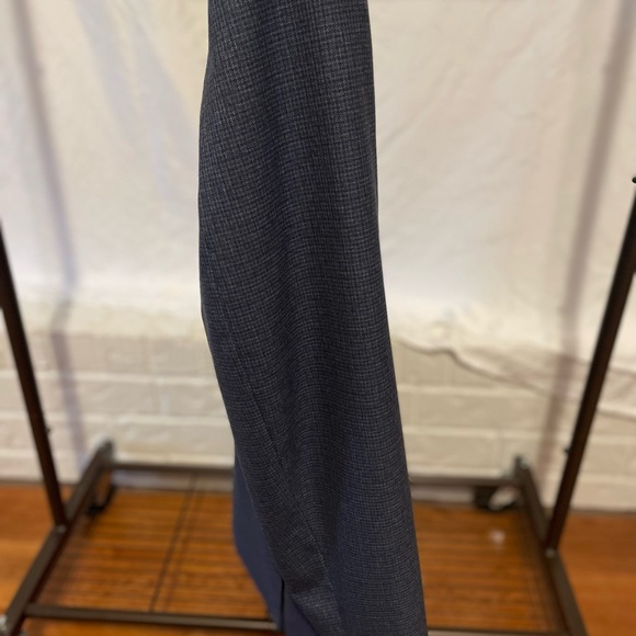 Men's Madison Bluish Gray Blazer
Free Shipping - Picture 4 of 7